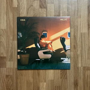 밀릭 (Millic) - 정규1집 VIDA 오렌지컬러 한정반 미개봉 LP 판매합니다. 이미지