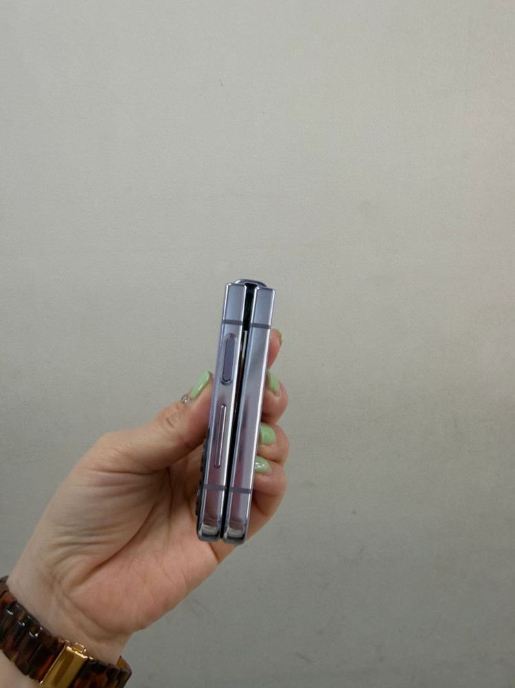 (부산중고폰) 갤럭시z플립4 라벤더 256기가 공기계 판매해요 이미지