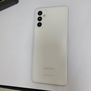 .갤럭시 퀀텀2 화이트 128G 6램 SK 무잔상 212105 이미지