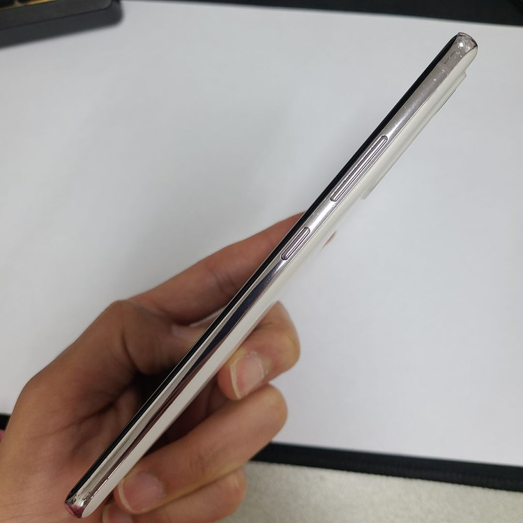 .갤럭시 퀀텀2 화이트 128G 6램 SK 무잔상 212105 이미지