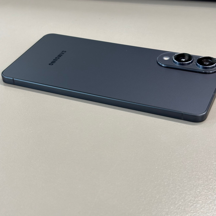 갤럭시S25엣지 블랙색상 256용량 미파손 무잔상 S급 25년9월개통 상태좋은단말기 이미지