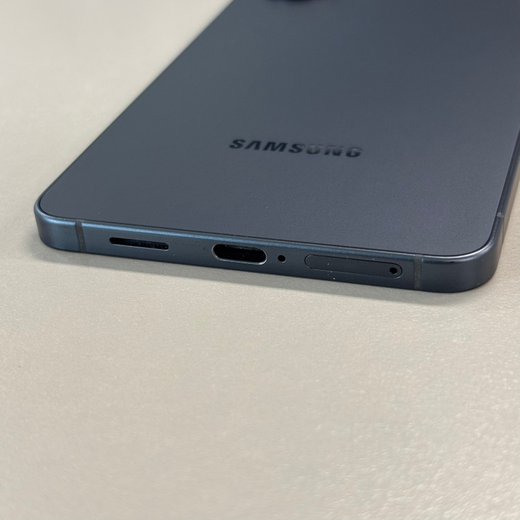 갤럭시S25엣지 블랙색상 256용량 미파손 무잔상 S급 25년9월개통 상태좋은단말기 이미지