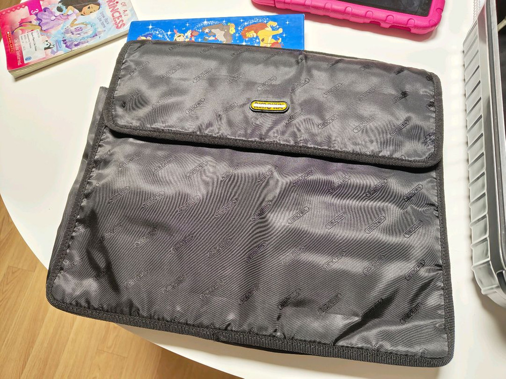 리모와 브리프 케이스 이미지