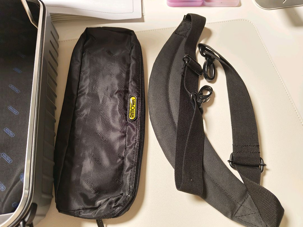 리모와 브리프 케이스 이미지