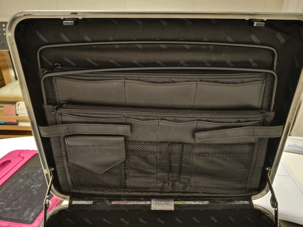 리모와 브리프 케이스 이미지