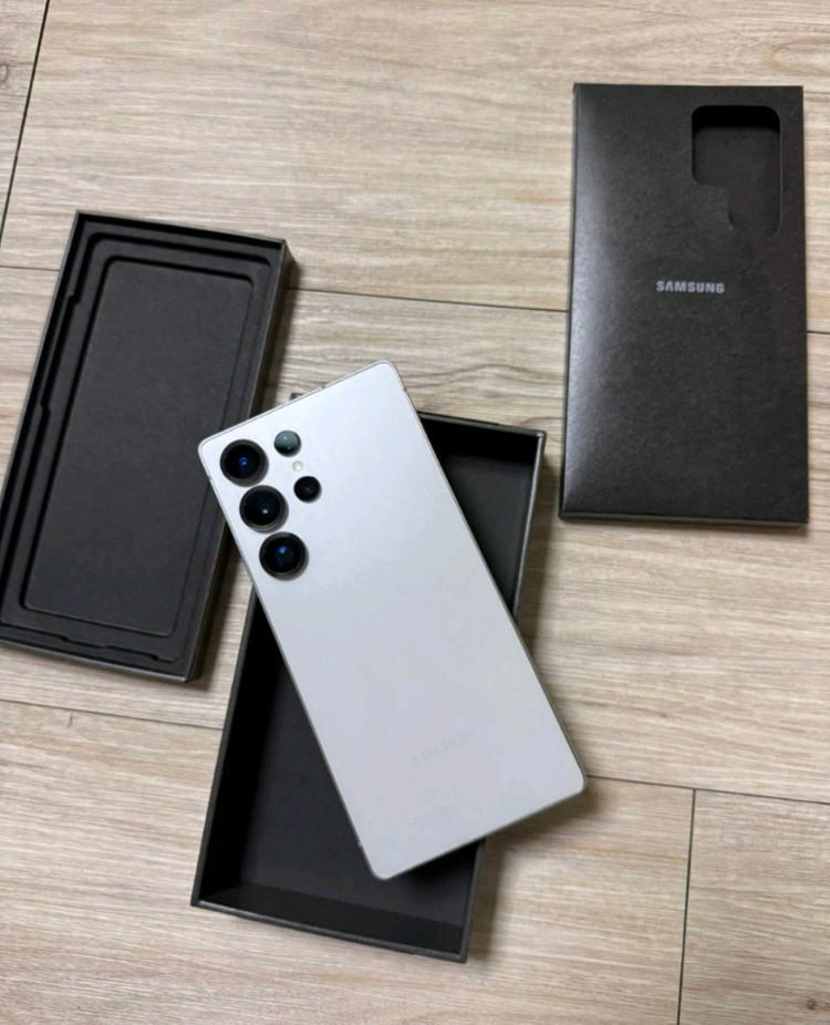 갤럭시 S25울트라 512G 화이트 판매합니다. 이미지
