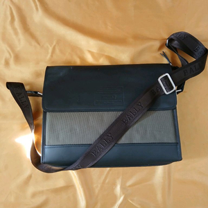 발리 서류 가방 이미지