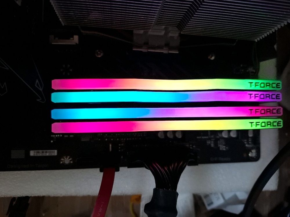 컴퓨터 팀그룹 티포스 메모리 DDR4 3600 32GB(8GB 4개) 이미지