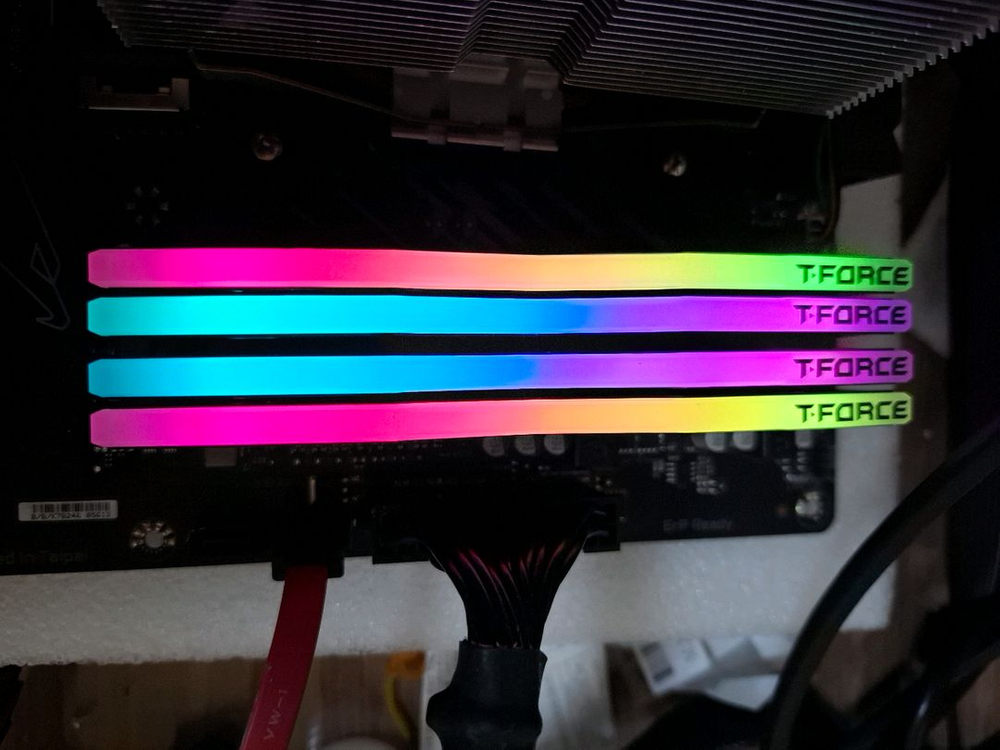 컴퓨터 팀그룹 티포스 메모리 DDR4 3600 32GB(8GB 4개) 이미지