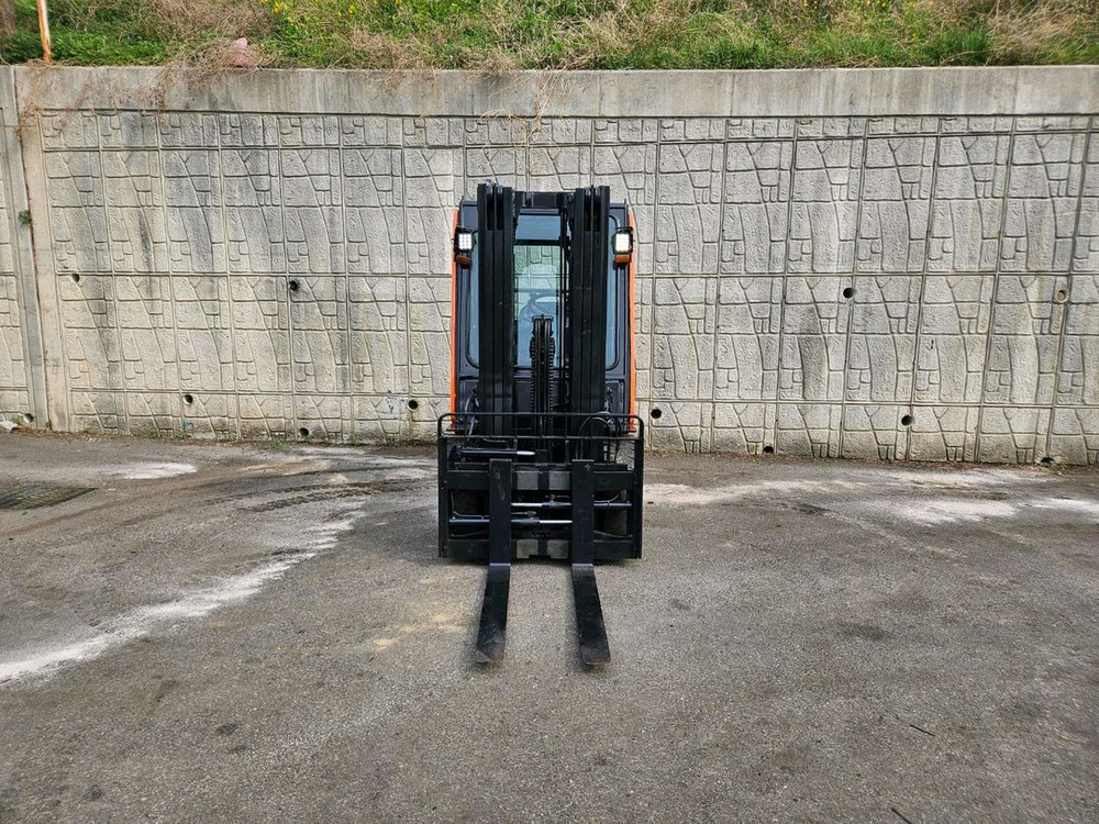 중고지게차 두산 D30SE-5 디젤 3톤 3단 지게차 (3단마스트, 자동발, 사이드쉬프트, 캐빈) 이미지