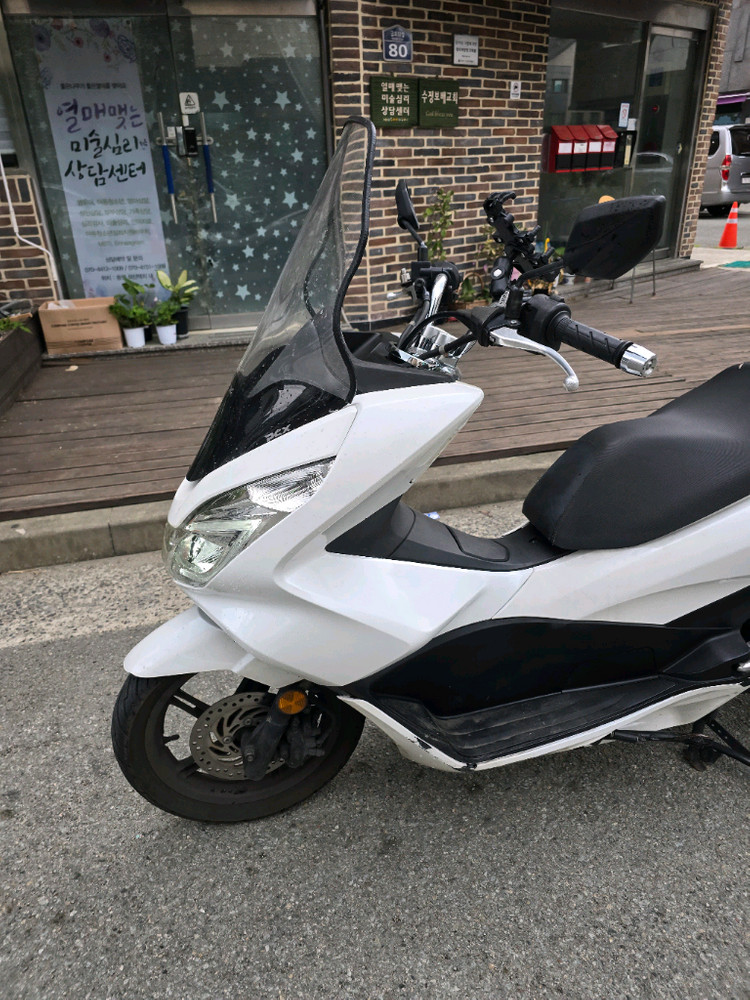 17년 pcx 125 5만9천km 중고오토바이스쿠터부산울산김해양산창원대구서울대전광주 이미지