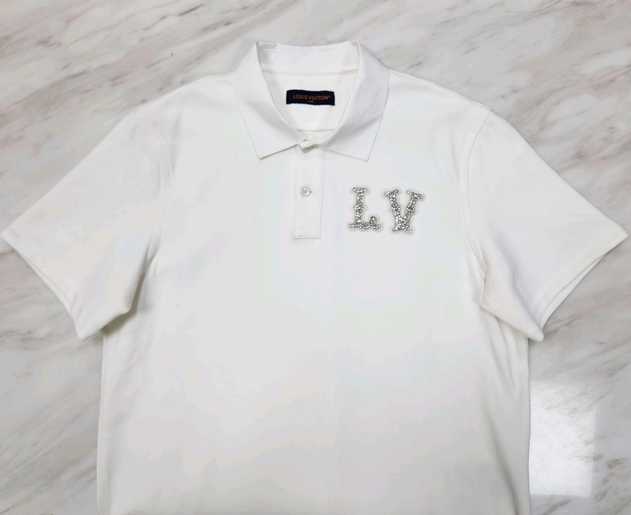 [정품 남성용] 루이비통 크리스탈 LV 장식 반팔 카라티 52 사이즈 샤넬 구찌 펜디 프라다 에르메스 디올 버버리 이미지