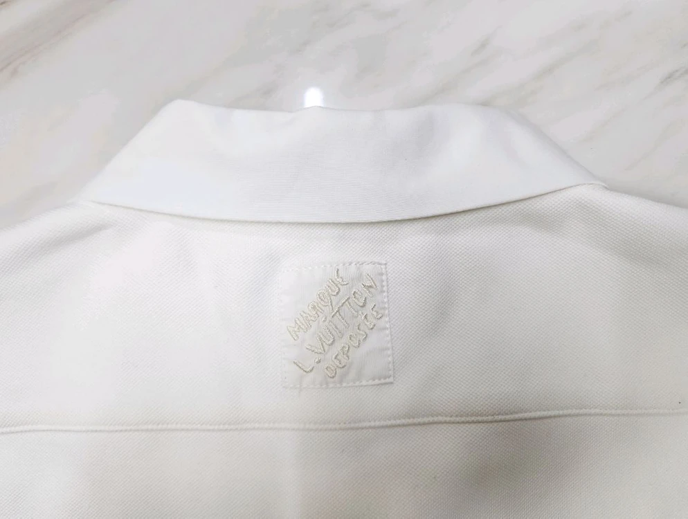 [정품 남성용] 루이비통 크리스탈 LV 장식 반팔 카라티 52 사이즈 샤넬 구찌 펜디 프라다 에르메스 디올 버버리 이미지