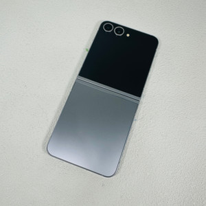 리퍼폰 센터판 갤럭시Z플립6 512G 대용량 실버색상 판매해요. 이미지