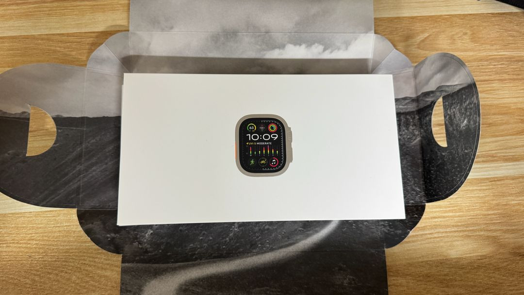 애플워치 울트라2 내추럴 티타늄 이미지