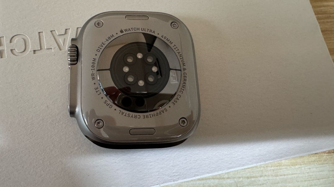 애플워치 울트라2 내추럴 티타늄 이미지