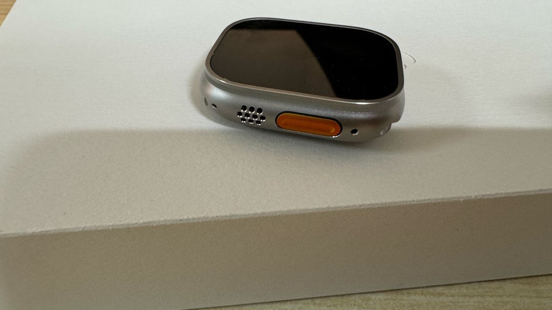 애플워치 울트라2 내추럴 티타늄 이미지