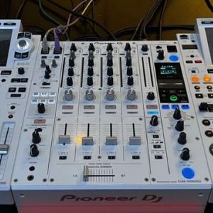 cdj 3000 white x 2, djm 900 nxs2 white 이미지
