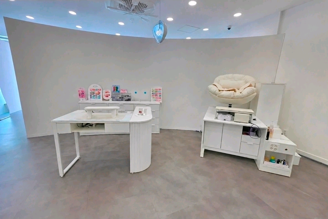 네일샵정리 패디단상세트(단상,흡진기,안락의자,수납장 일체형)+보조의자, 젤네일, 카운터 외 집기모두 이미지