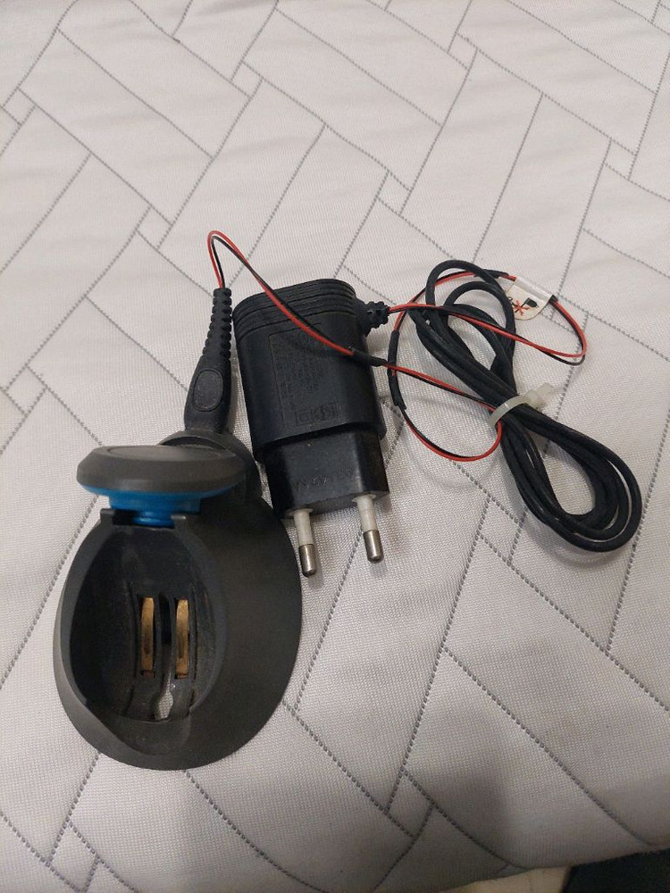 필립스면도기 HS8040 날및 충전기팝니다 이미지