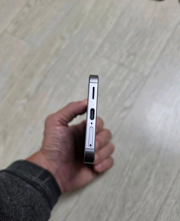 갤럭시 S25 256GB S급 케이스포함 판매합니다 이미지