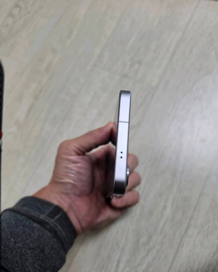 갤럭시 S25 256GB S급 케이스포함 판매합니다 이미지