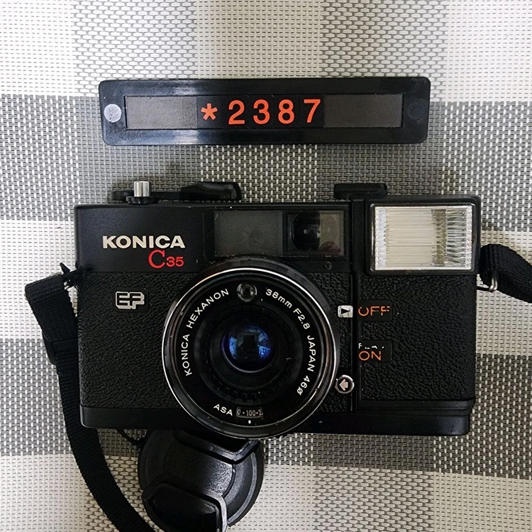 코니카 C 35 EF 필름카메라 - 안심되는 중고거래