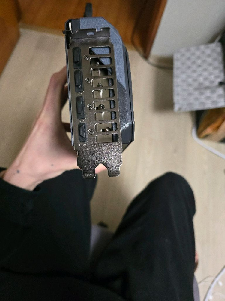 RTX 5070 그래픽카드 이미지