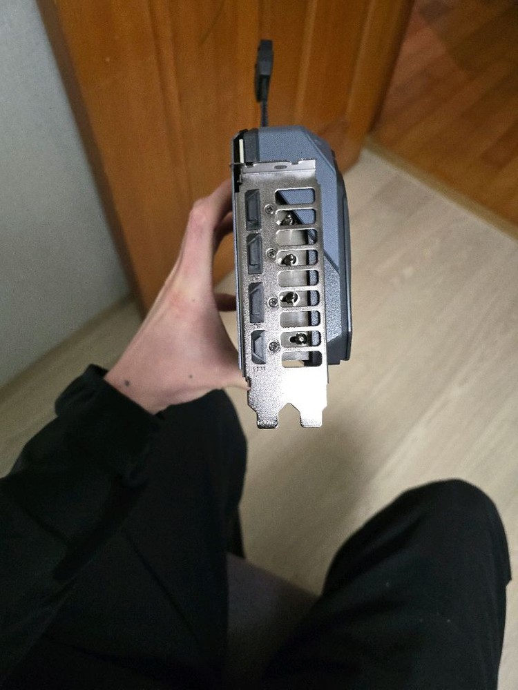 RTX 5070 그래픽카드 이미지