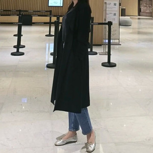 띠어리블랙트렌치코트 이미지