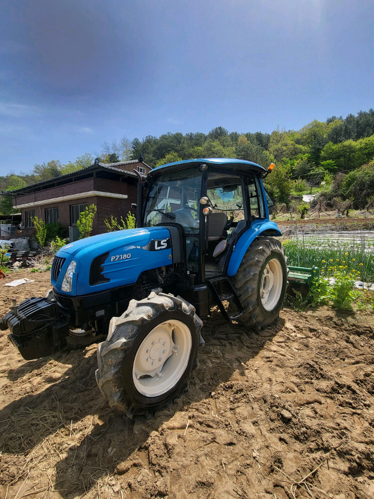 LS트랙터 P7180 캐빈 4WD 이미지