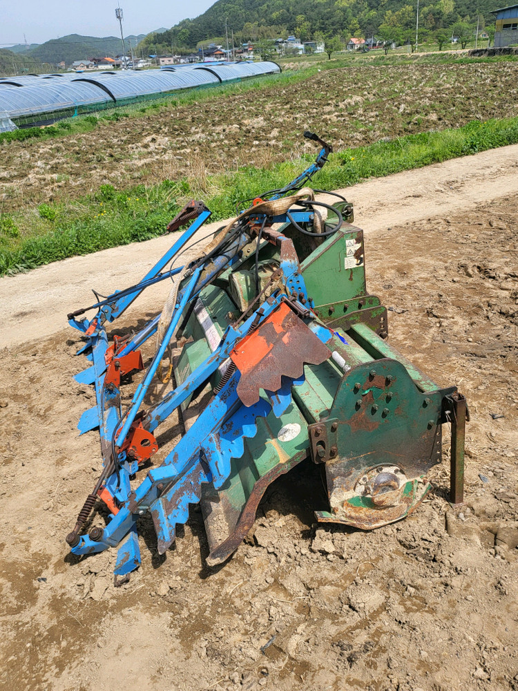 LS트랙터 P7180 캐빈 4WD 이미지