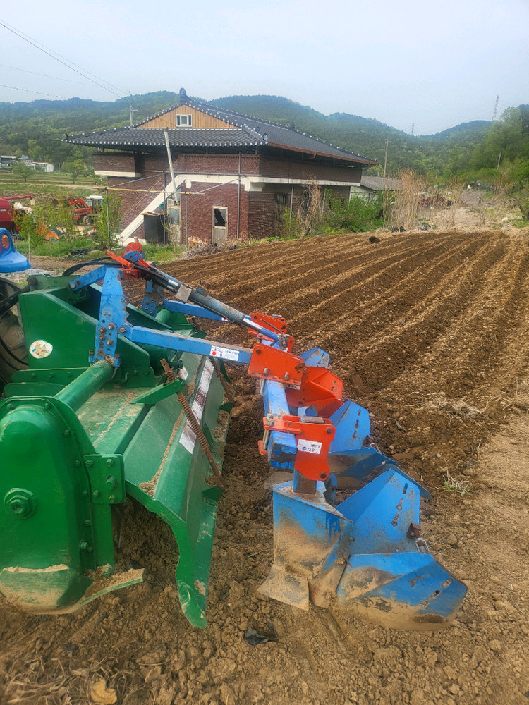 LS트랙터 P7180 캐빈 4WD 이미지