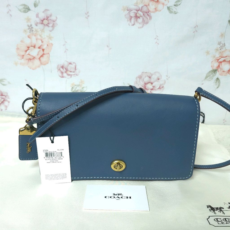 택새것)코치 딘키 크로스 바디백 이미지