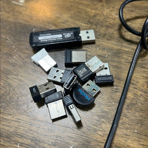 컴퓨터 무선 마우스 혹은 키보드 USB 리시버 모음 이미지