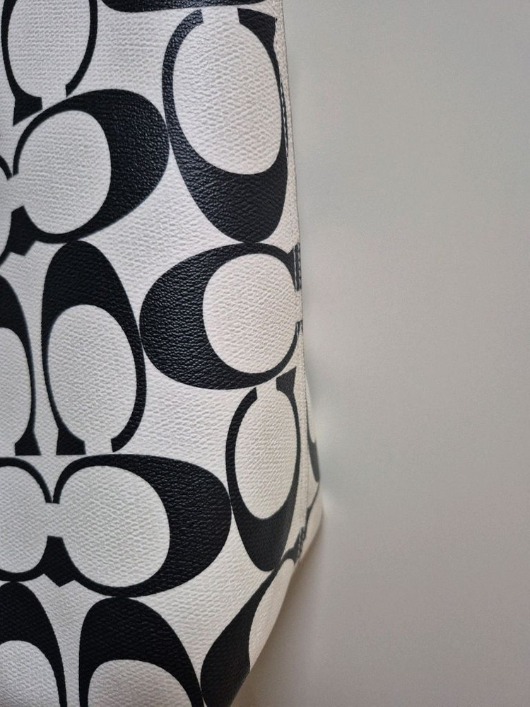 코치 가방 쇼퍼백 이미지