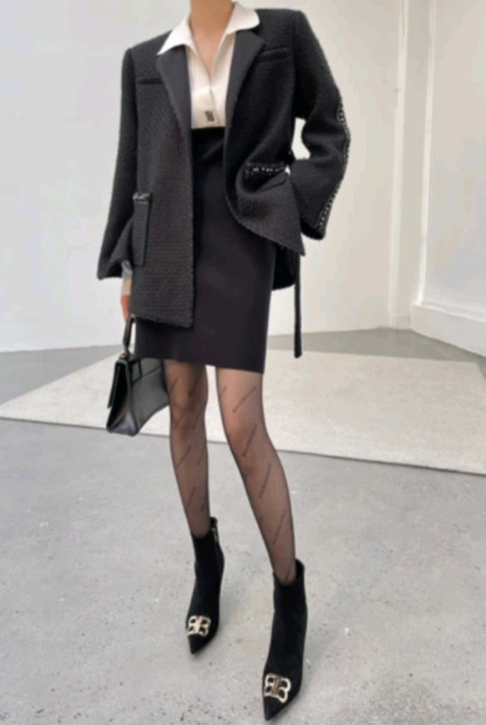 메리모드 레터링 팬던트 니트 배색 원피스 이미지