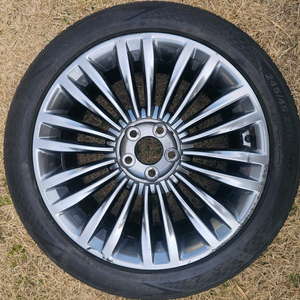 2018년식 더뉴K9 앞 휠타이어 1개 이미지