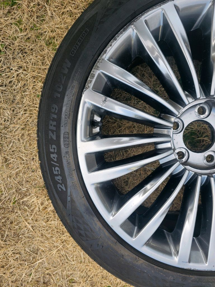 2018년식 더뉴K9 앞 휠타이어 1개 이미지