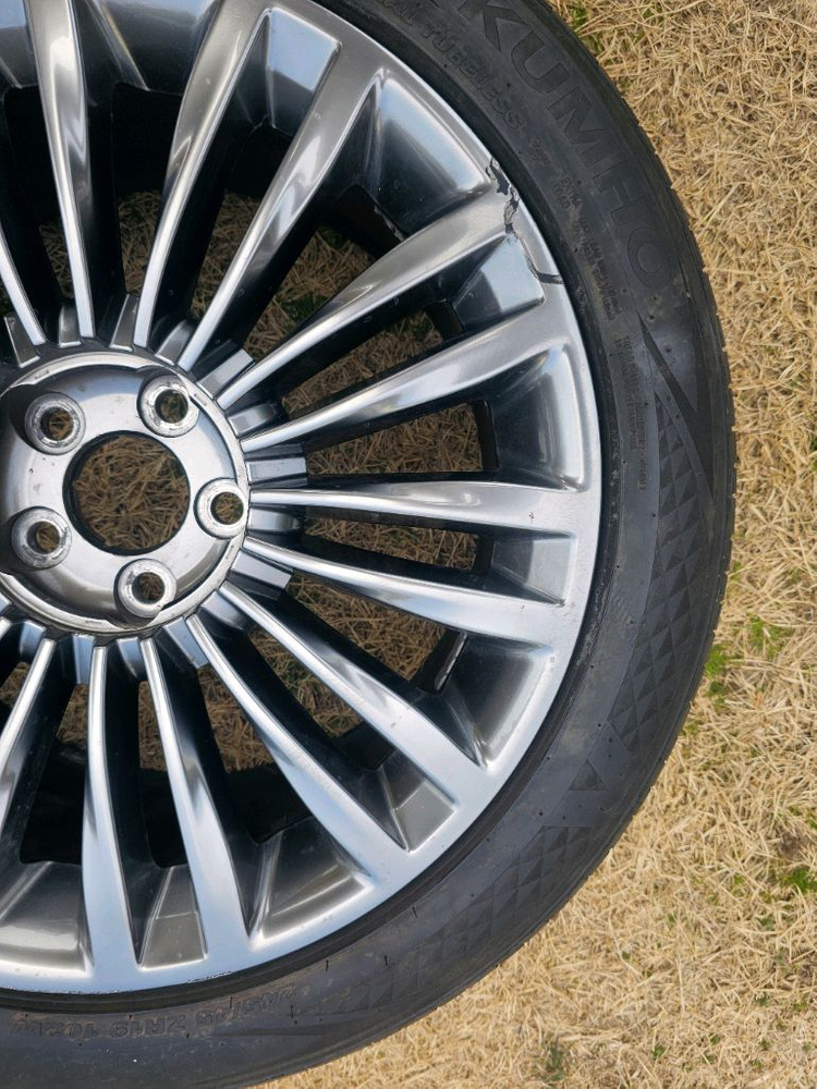 2018년식 더뉴K9 앞 휠타이어 1개 이미지