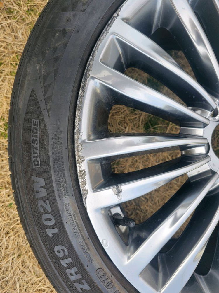 2018년식 더뉴K9 앞 휠타이어 1개 이미지