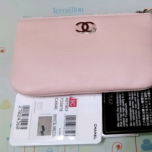 Chanel 미니파우치 정품 모델 번호: A81963- 색상: 연한 핑크- 재질: 가죽 이미지