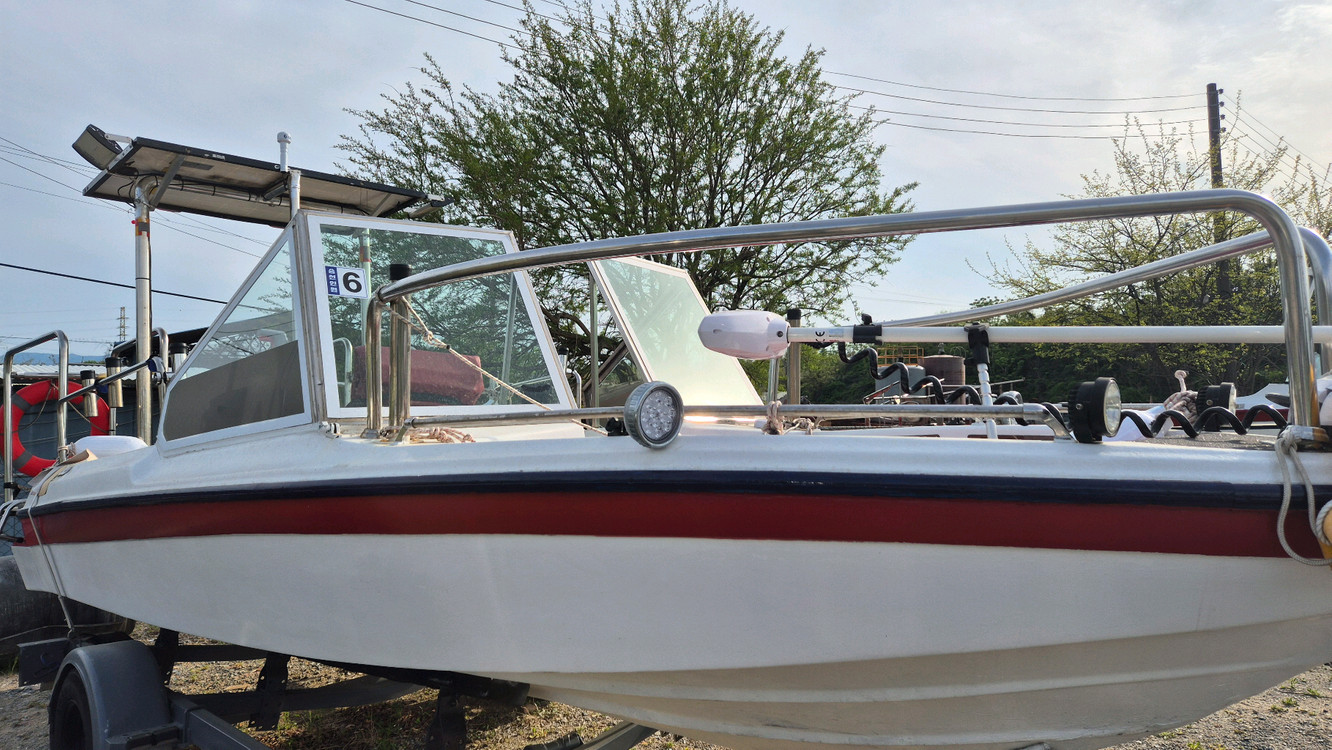 낚시보트 이미지