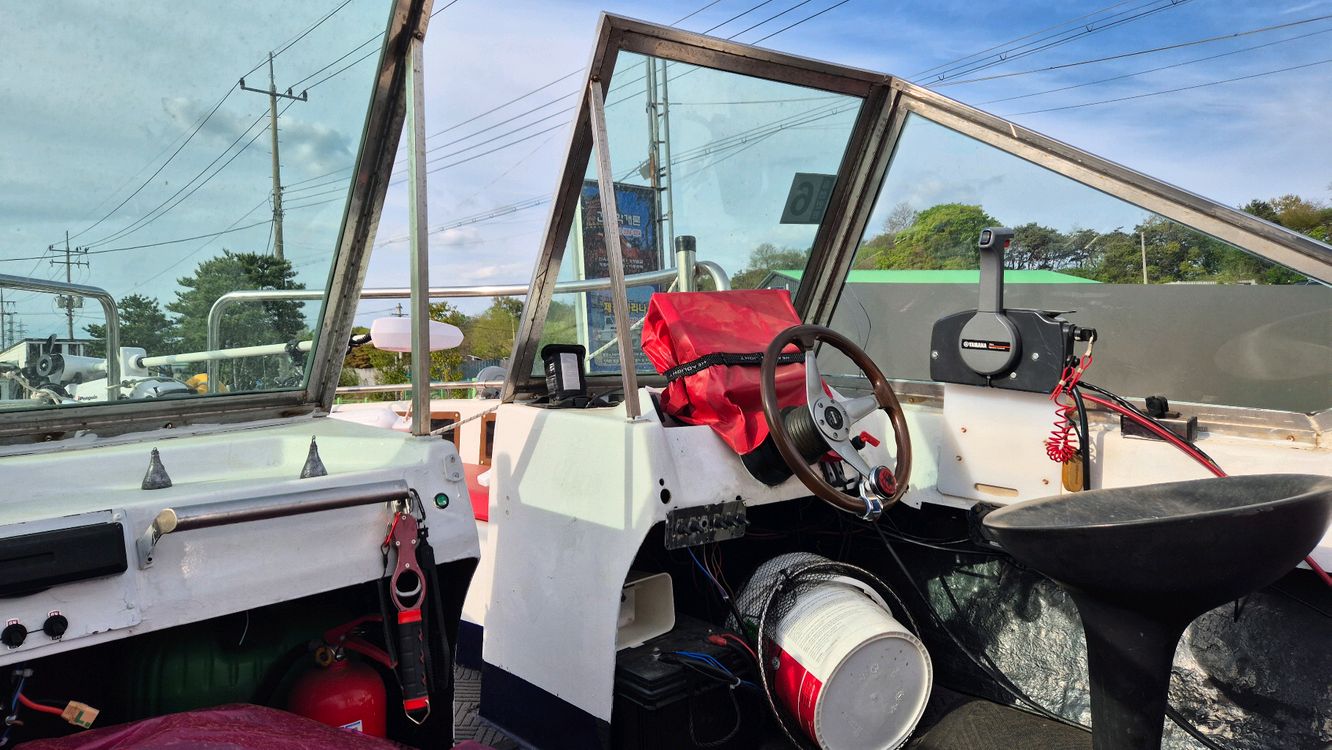 낚시보트 이미지