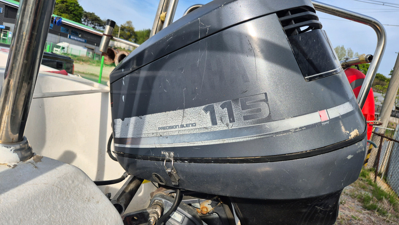 낚시보트 이미지