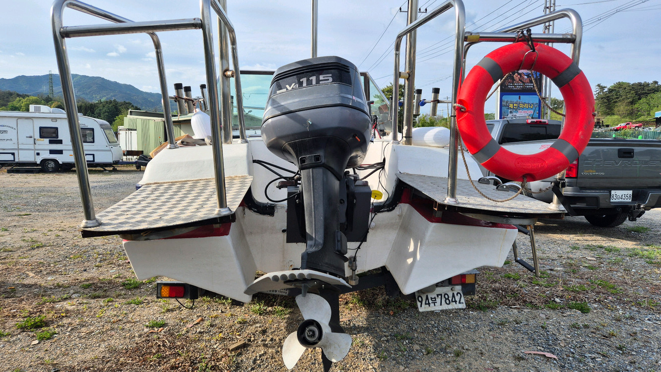 낚시보트 이미지