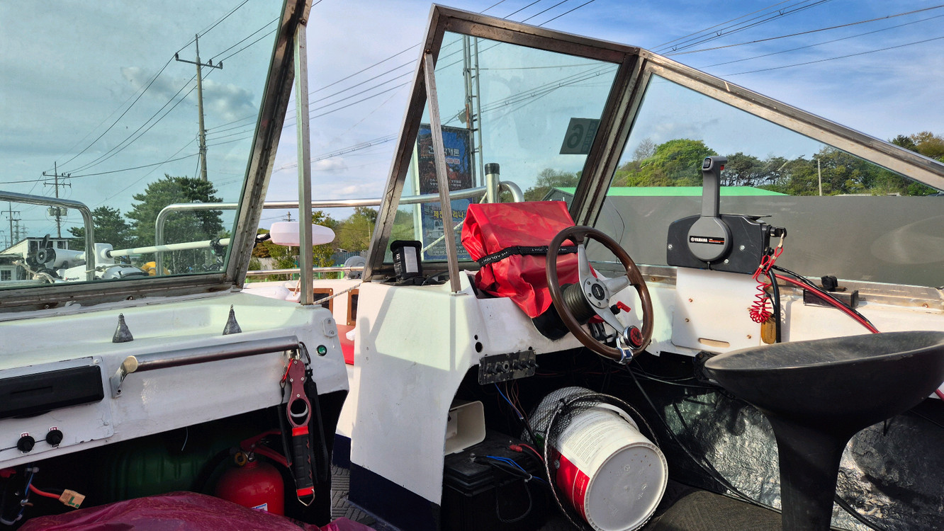 낚시보트 이미지