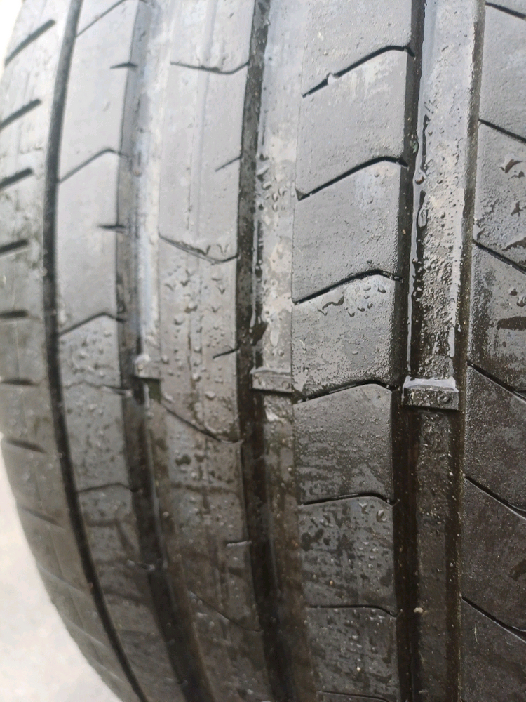 245 40 20 피렐리 P ZERO 2본 팝니다. 이미지