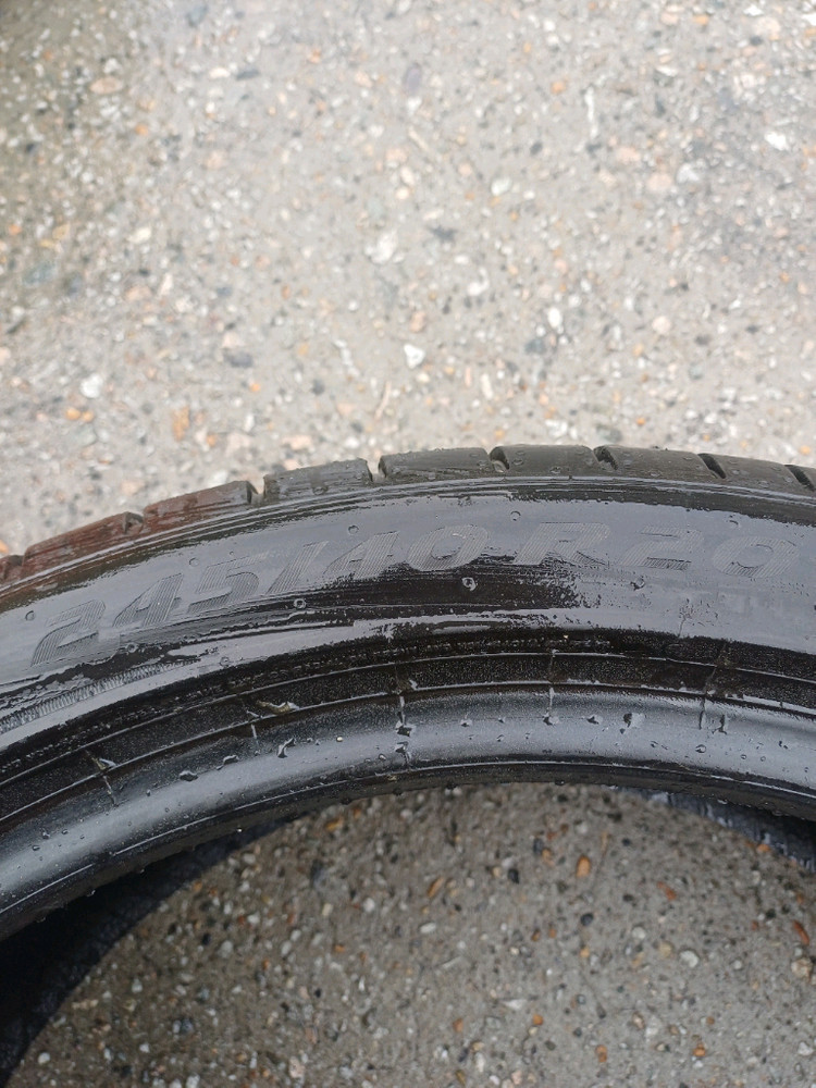 245 40 20 피렐리 P ZERO 2본 팝니다. 이미지