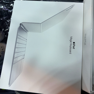 아이패드프로 13인치 매직키보드 한영 화이트 (M4/M5용) 이미지